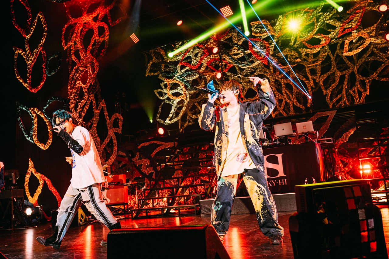 「SKY-HI HALL TOUR 2022 -超・八面六臂-」東京・東京国際フォーラム ホールA公演の様子。
