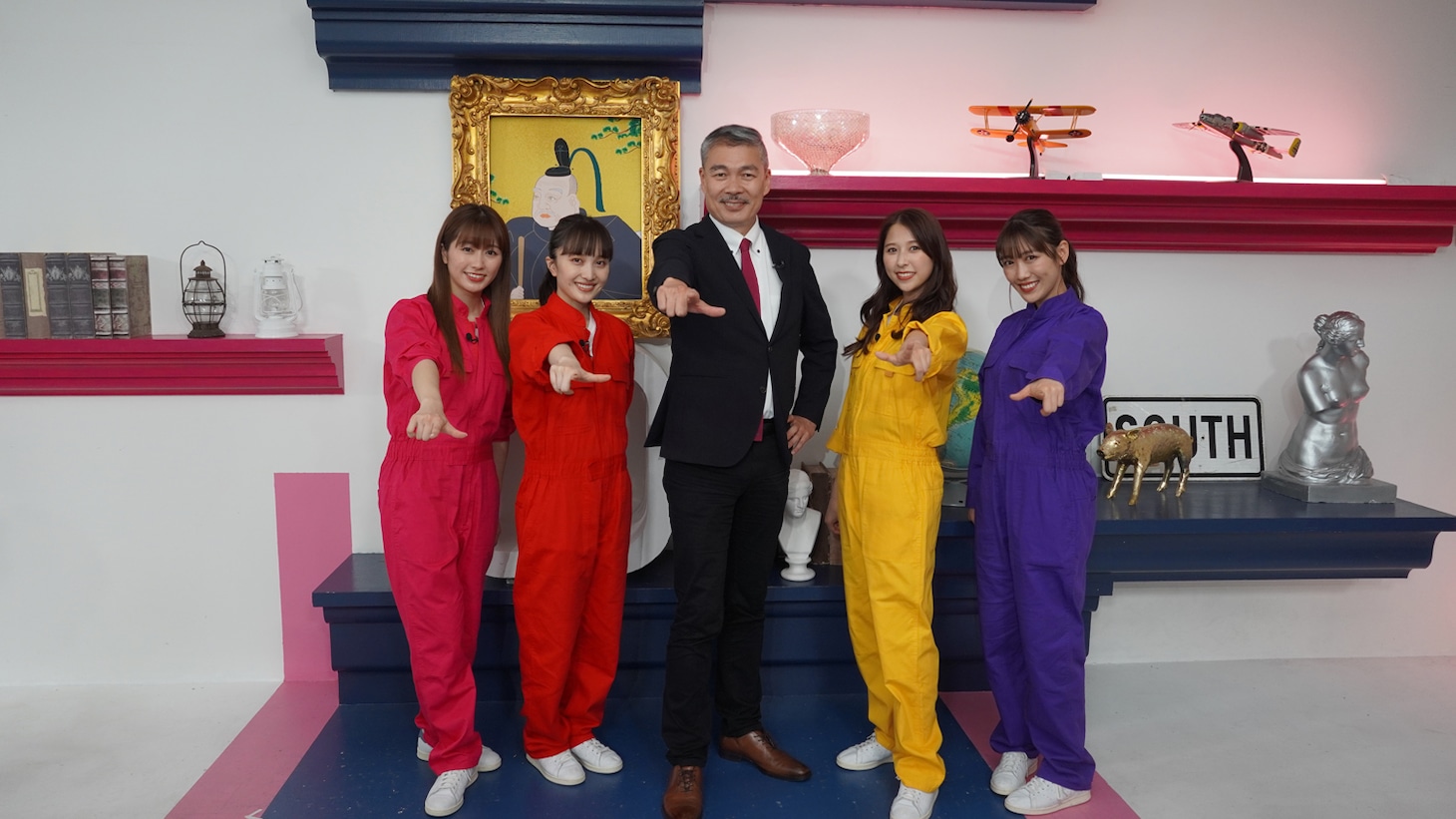 左から佐々木彩夏、百田夏菜子、藤井聡氏、玉井詩織、高城れに。