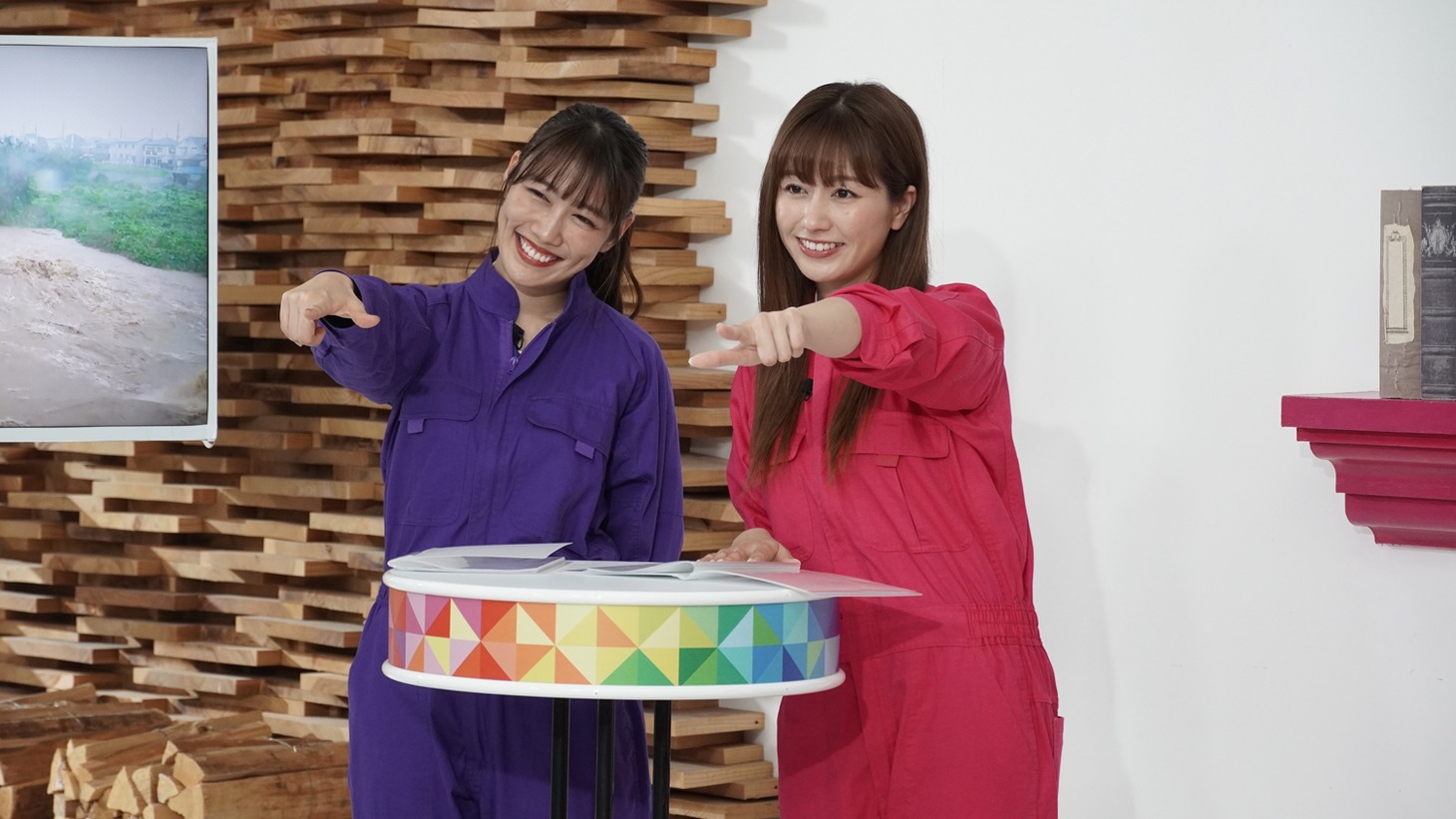 左から高城れに、佐々木彩夏。