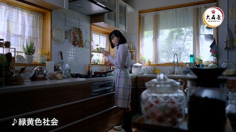 「緑黄野菜ふりかけ」CM「愛情弁当編」より。