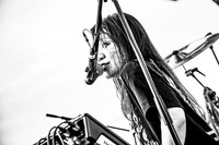 ナヲ（ドラムと女声と姉 / マキシマム ザ ホルモン）（撮影：齋藤タカヒロ）