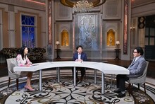 左から小池栄子、村上龍、秋元康。(c)テレビ東京