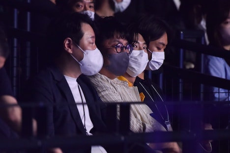 パン・シヒョクとRM。