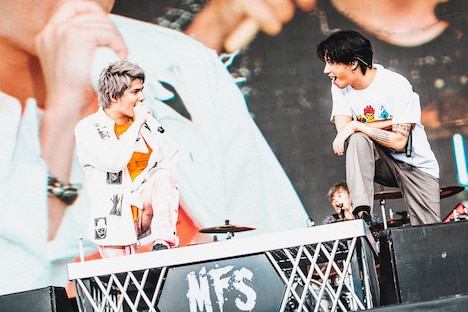 左からHiro（Vo / MY FIRST STORY）、Taka（Vo / ONE OK ROCK）。（Photo by Takahiro Takinami）