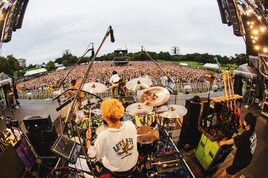 WANIMA初主催フェス初日でモンパチ、ホルモン、アレキ、10-FEET、INI、マイファスと競演