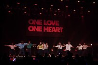 「ONE LOVE ONE HEART Oneman Live "Onomatope"」の様子。