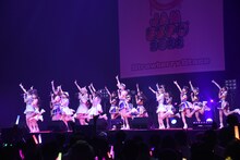 「アイシテラブル！」を披露するSKE48とMyDearDarlin’。