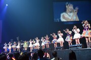 「ナギイチ」を披露するNMB48と虹のコンキスタドール。
