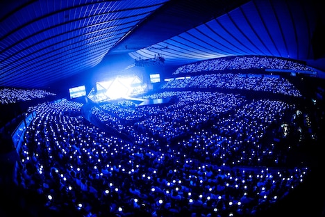 「NiziU Live with U 2022 "Light it Up"」国立代々木競技場 第一体育館公演の様子。（撮影：田中聖太郎）