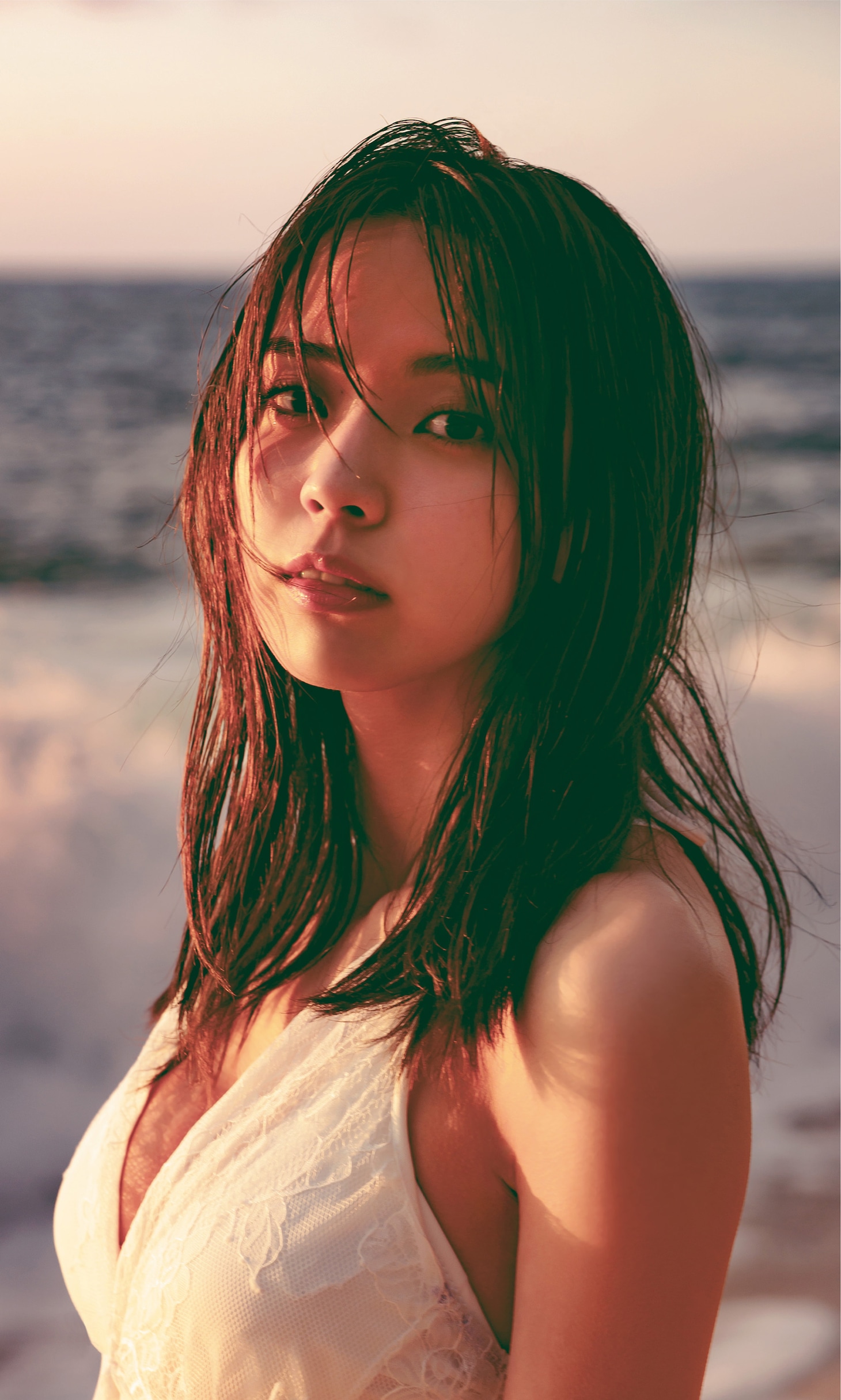小林由依（櫻坂46）2nd写真集「意外性」楽天ブックス版裏表紙