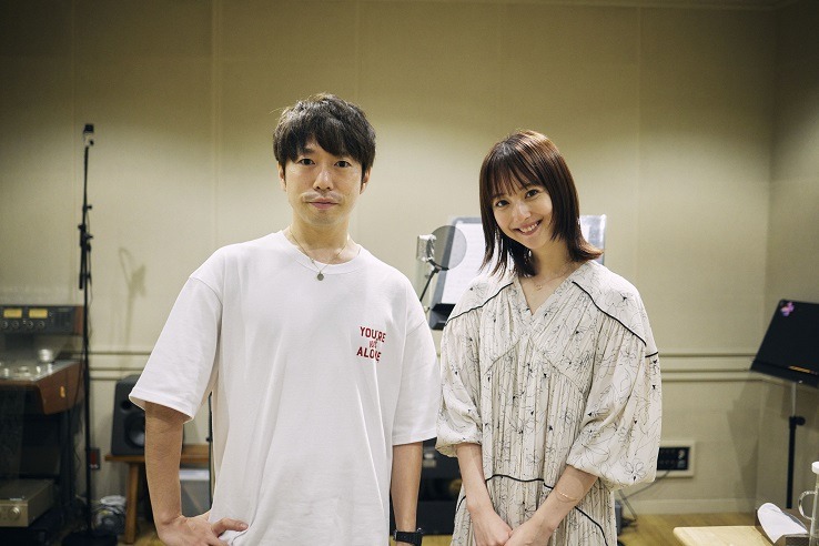 左から高橋優、佐々木希。