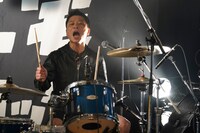 石鹸（Dr / グループ魂）（撮影：緒車寿一）