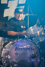 坂詰克彦（Dr / 怒髪天）（撮影：緒車寿一）