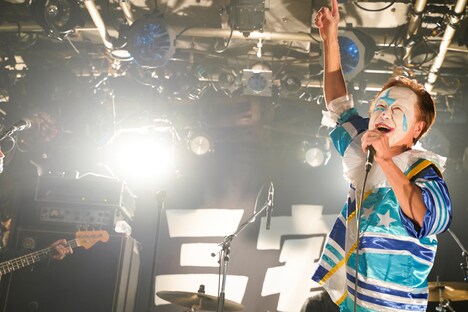 アツシ（Vo / ニューロティカ）（撮影：緒車寿一）