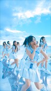 AKB48「久しぶりのリップグロス」ミュージックビデオより。 (c)AKB48/キングレコード