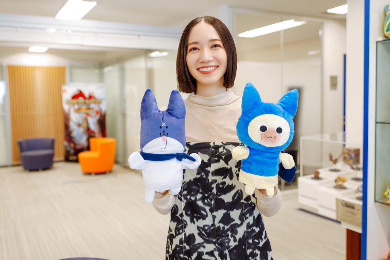 ミノト画伯が描いたキャラクターのパペットぬいぐるみ。左から「イヌ」ことオトモガルク、「ネコ」ことオトモアイルー。