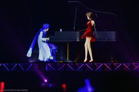 左からKAITO、MEIKO。