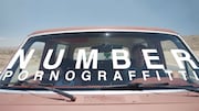 ポルノグラフィティ「ナンバー」ミュージックビデオより。