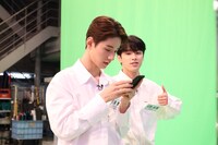 佐藤景瑚と河野純喜。 (c)フジテレビ