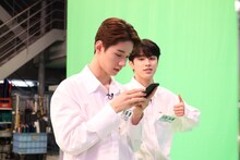 佐藤景瑚と河野純喜。 (c)フジテレビ