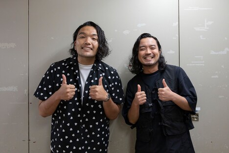 左から盛山晋太郎（見取り図）、Ｒ-指定（Creepy Nuts）。（写真提供：NHK）