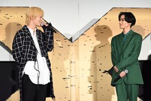 左から中本悠太、川村壱馬。