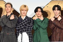 左から三山凌輝、中本悠太、川村壱馬、吉野北人。