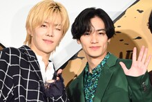 左から中本悠太、川村壱馬。