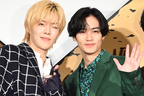 左から中本悠太、川村壱馬。