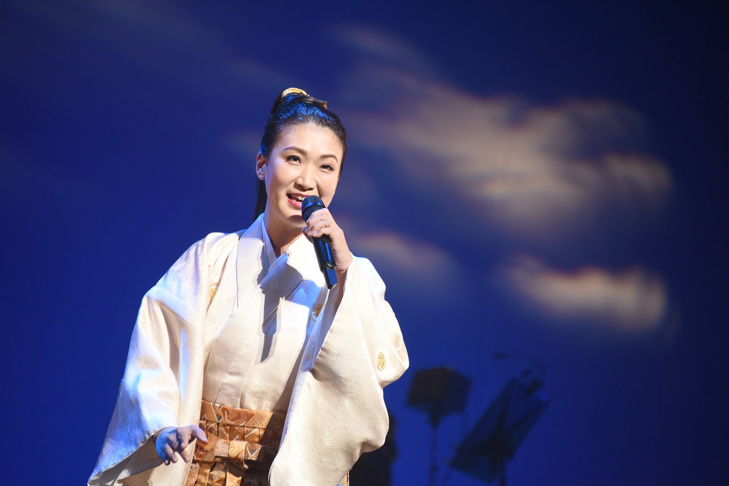市川由紀乃