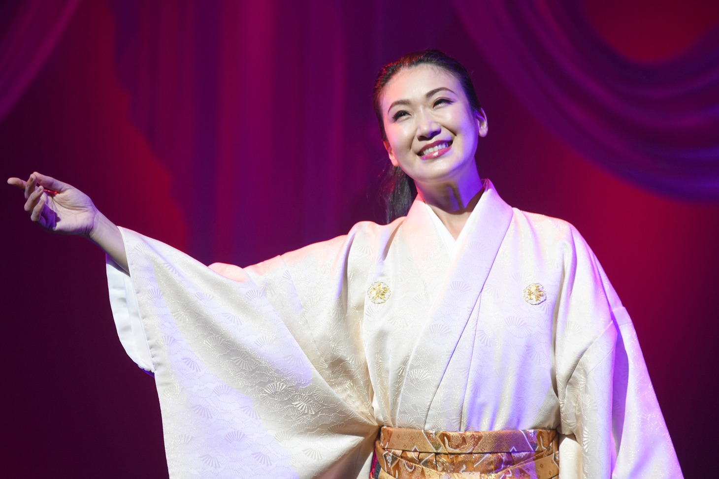 市川由紀乃