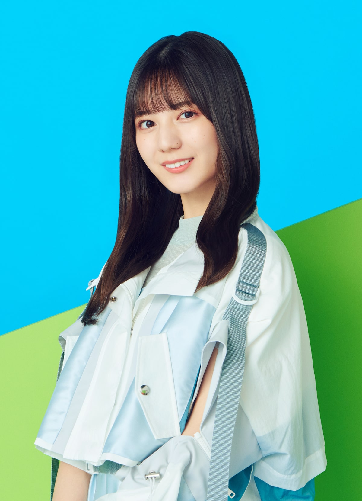 小坂菜緒 - 日向坂46の8thシングル「月と星が踊るMidnight」ジャケット 