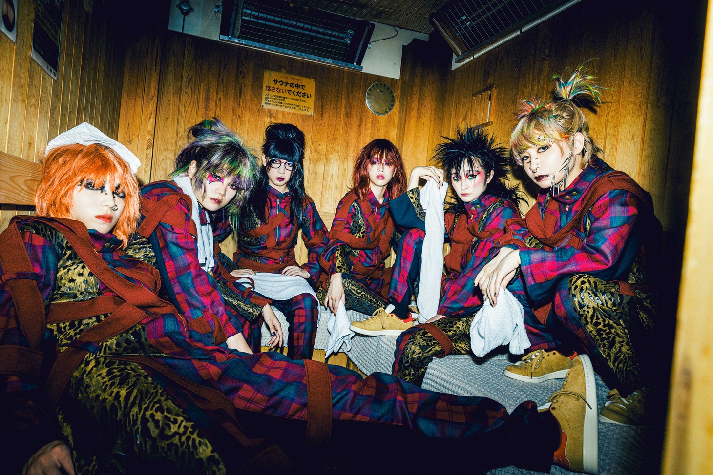 BiSH。左から2番目がセントチヒロ・チッチ。