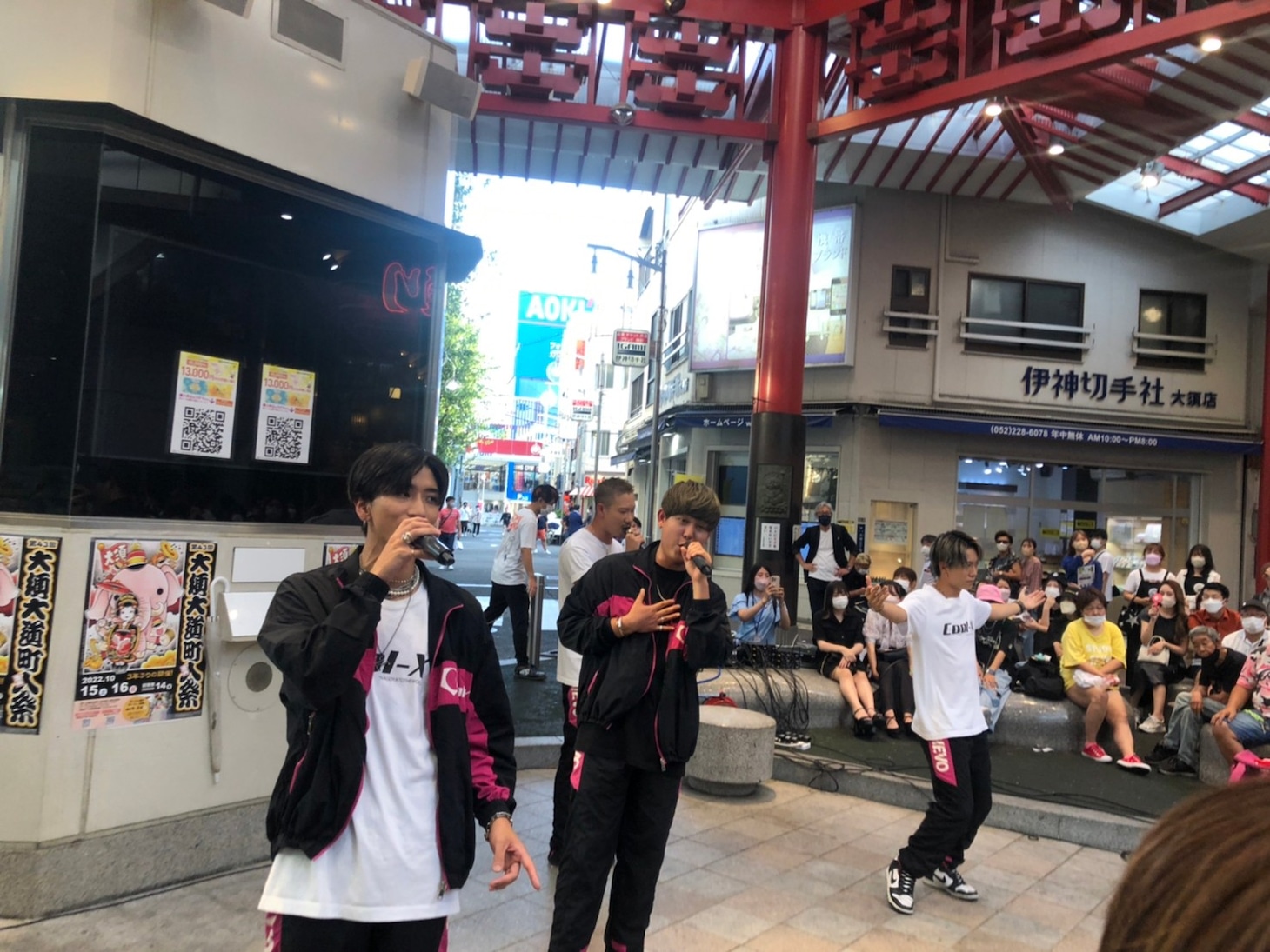 Cool-Xのライブの様子。