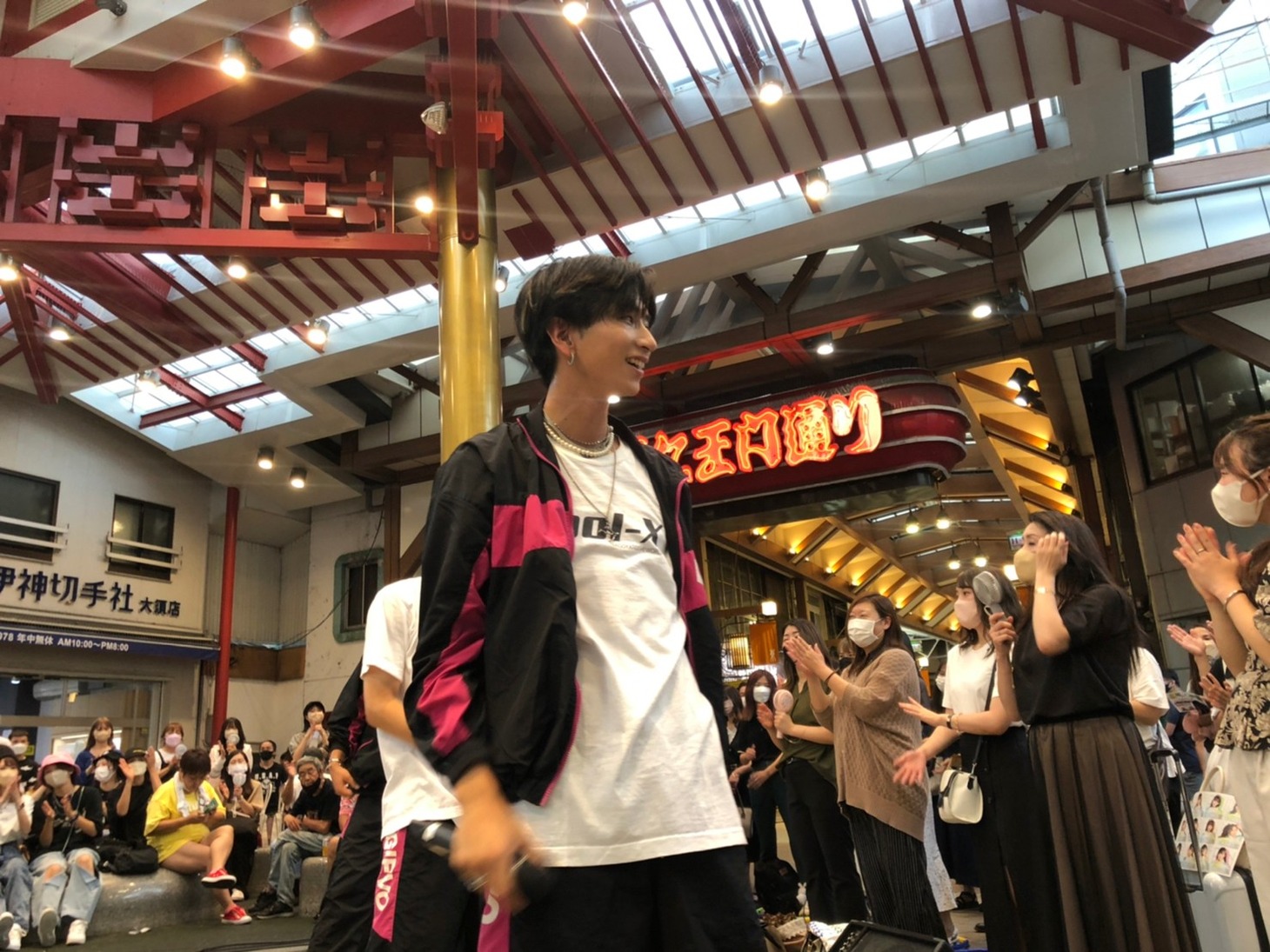 Cool-Xのライブの様子。