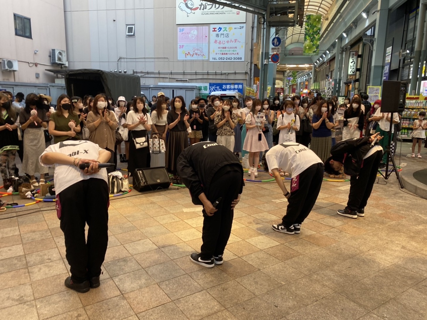 Cool-Xのライブの様子。