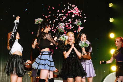 「Daisy」のパフォーマンスの様子。（撮影：上山陽介 / 木村泰之）