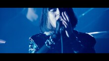 majiko「白い蝉」ライブ映像のワンシーン。