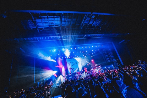 Official髭男dismのライブの様子。（Photo by TAKAHIRO TAKINAMI）