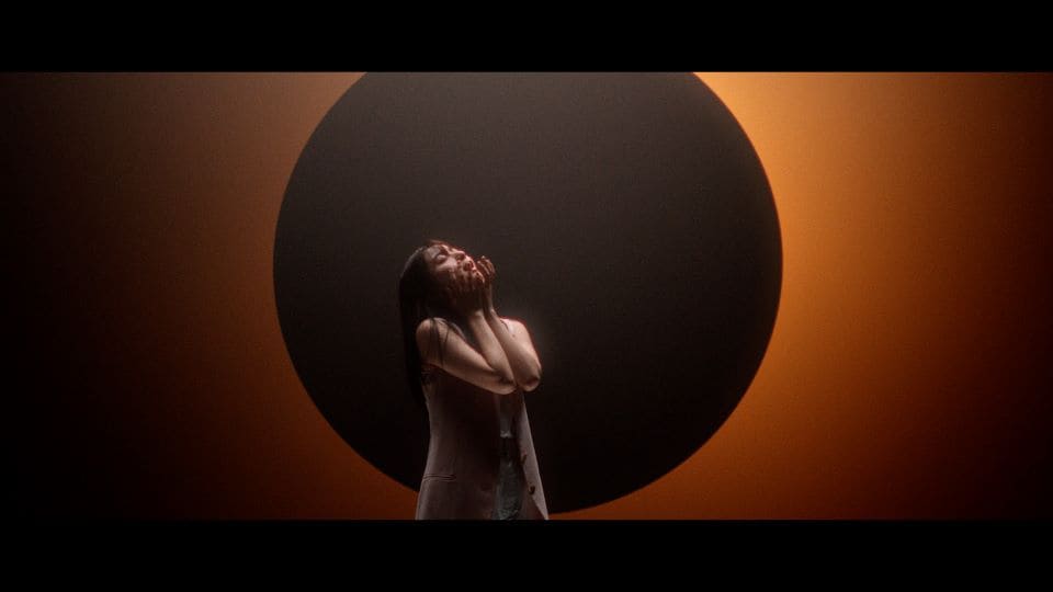 adieu、小袋成彬が手がけた新曲「ワイン」のMV公開