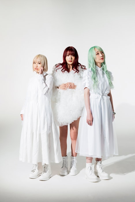 the peggies。右が石渡マキコ（B）。