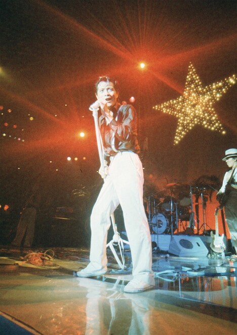 1997年8月に行われた1回目の東京・日本武道館公演の様子。