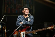 笑顔の沖井礼二。