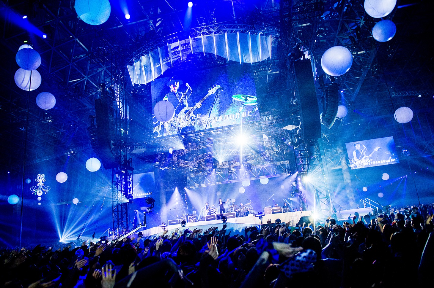 「GLAY HAPPY SWING 20th Anniversary SPECIAL LIVE ～We♡Happy Swing～ Vol.2」の様子。