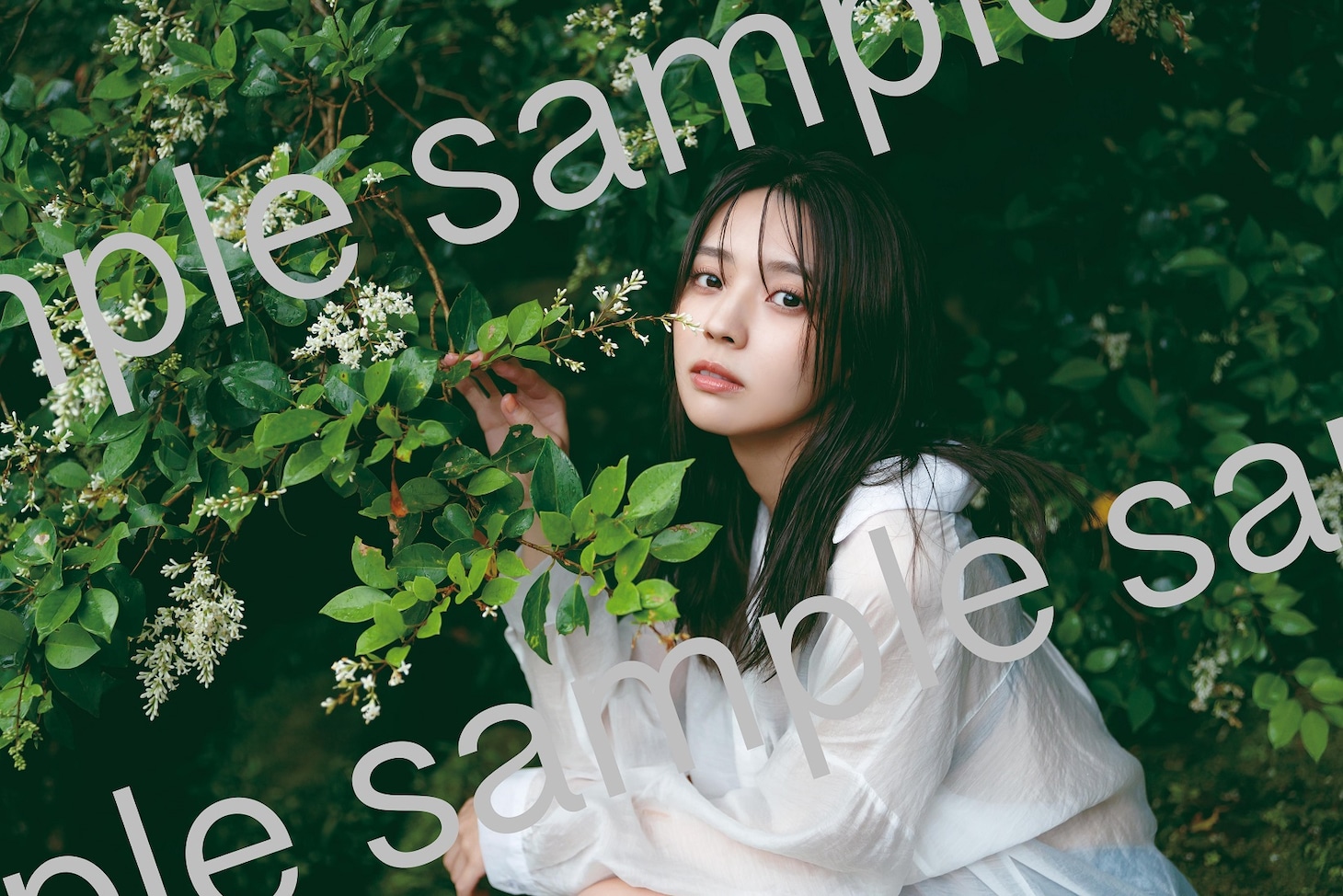 小林由依（櫻坂46）2nd写真集「意外性」封入特典ポストカード。