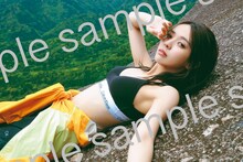 小林由依（櫻坂46）2nd写真集「意外性」封入特典ポストカード。