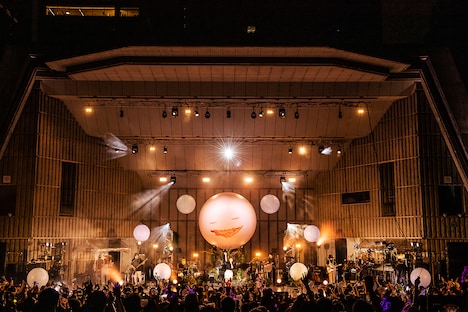 「LOVE IS BORN ～19th Anniversary 2022～」の様子。