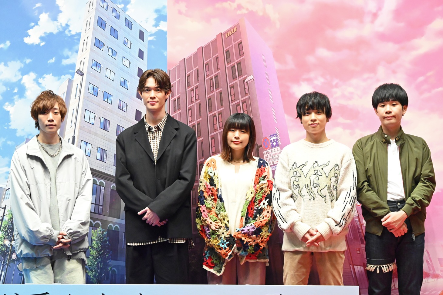 左から須田景凪、宮沢氷魚、Saucy Dog。
