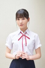 小峰有希役の冨田菜々風（≠ME）。(c)ABC TV