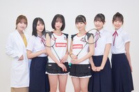 左から＝LOVEの諸橋沙夏、佐々木舞香、野口衣織、≠MEの冨田菜々風、蟹沢萌子、川中子奈月心。